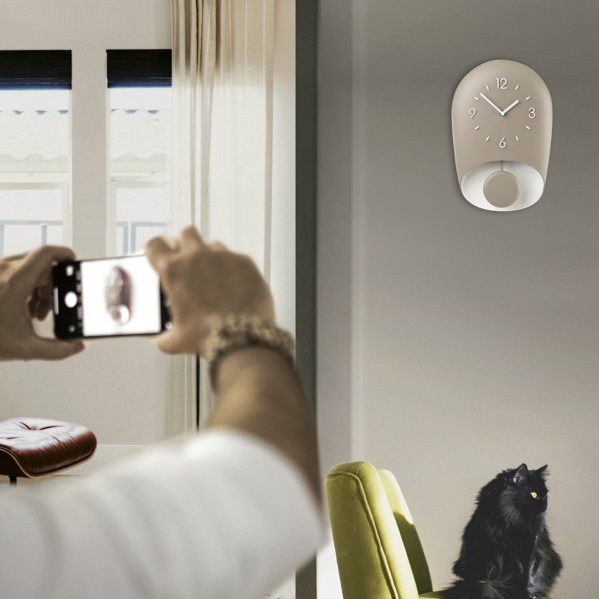 Ceas de perete cu pendula, gri, colectia Home - GUZZINI - Image 1