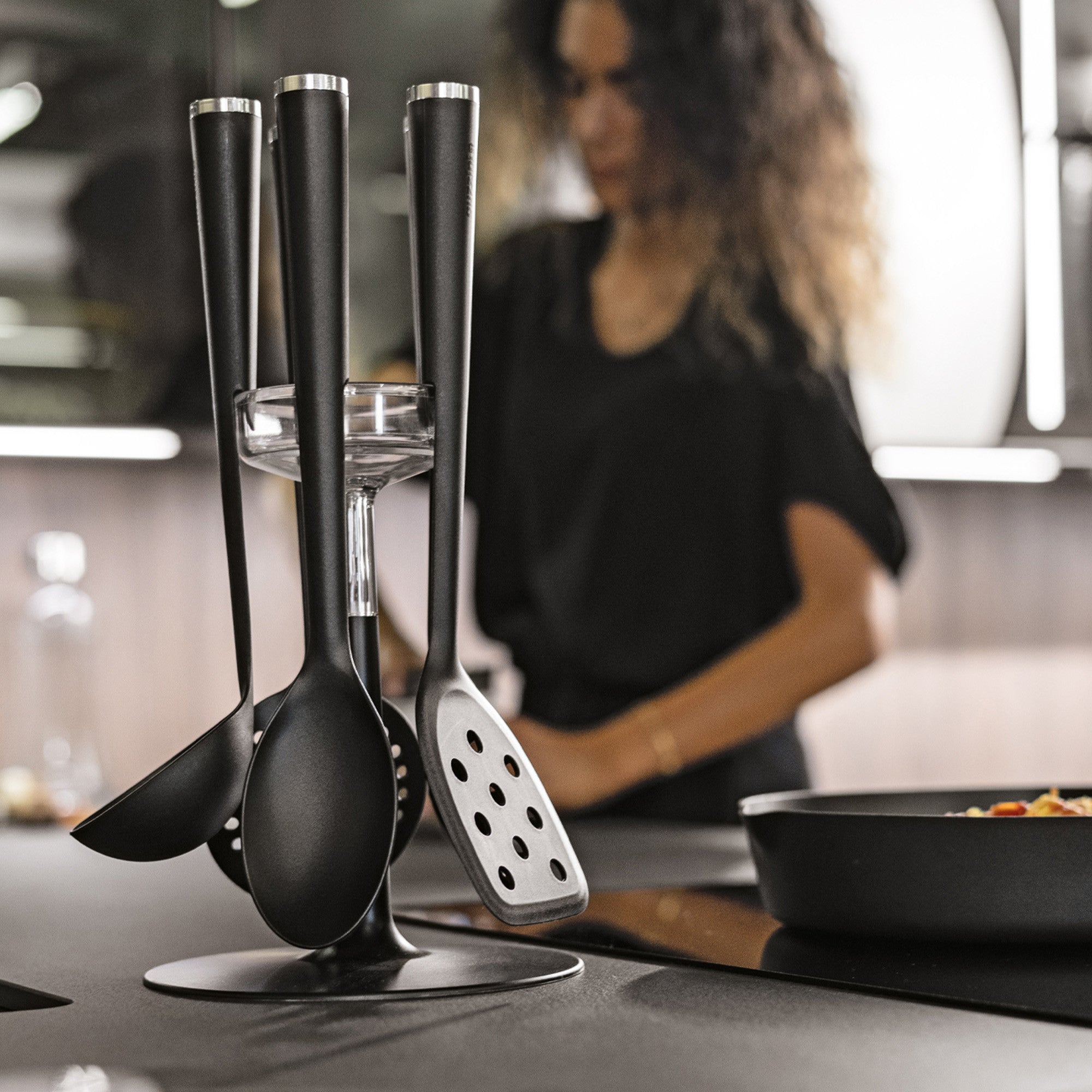 Set de 5 ustensile cu suport, inox si acril, colectia Cooking - GUZZINI - Image 7