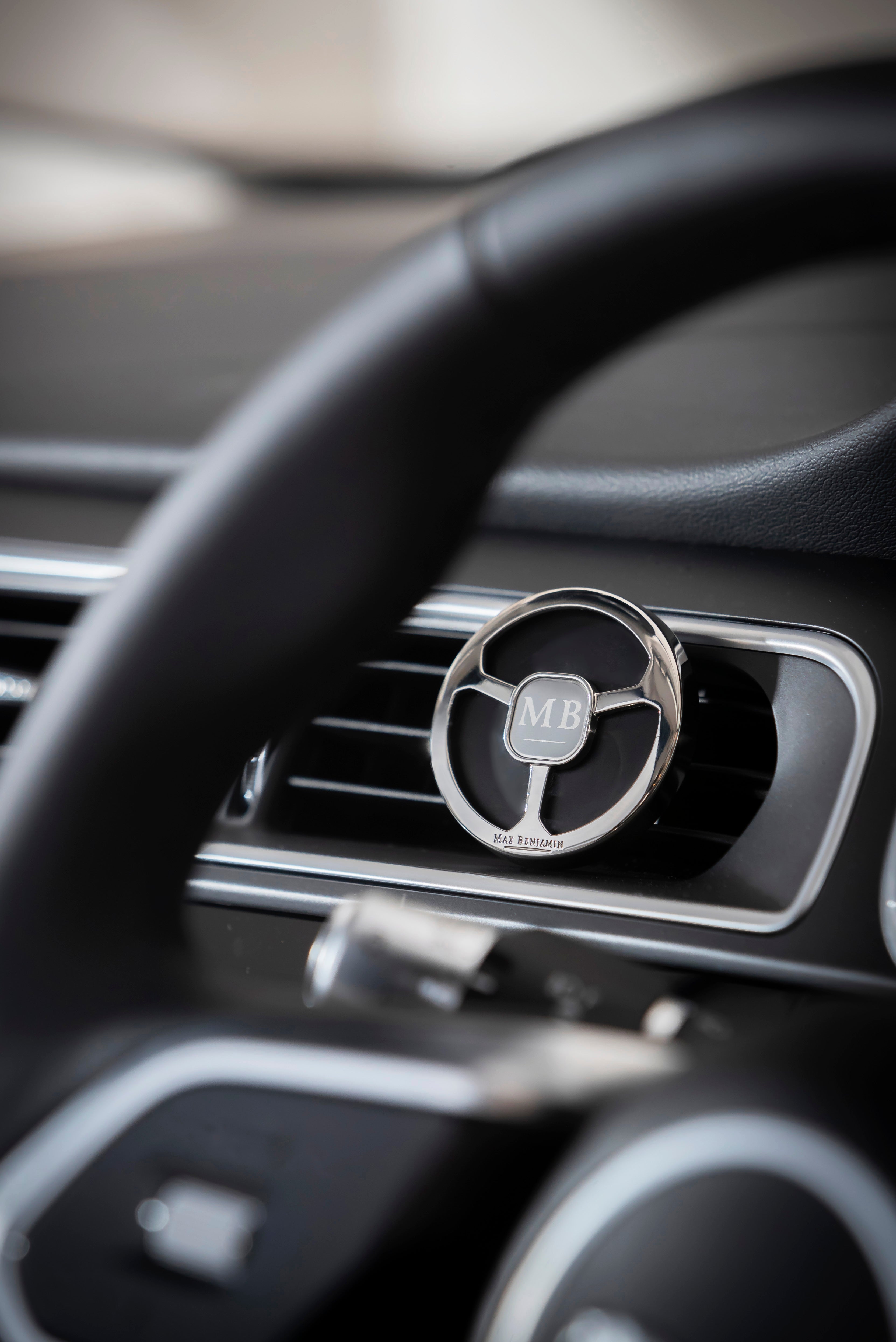 Aromatizator pentru masina cu 4 rezerve, Dodici, Car Fragrance - MAX BENJAMIN - Image 2