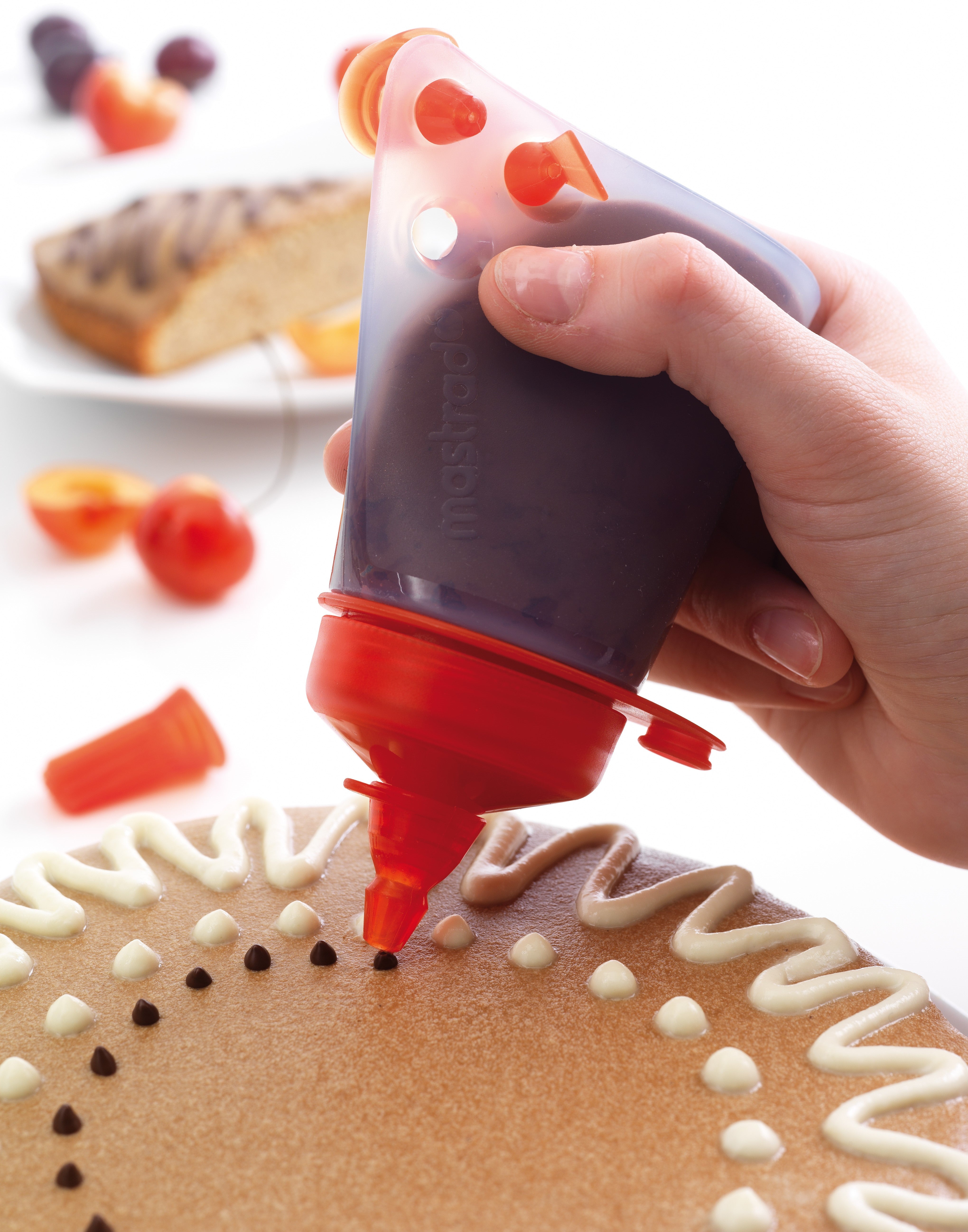 Saculet cu 4 duze pentru decorat prajituri, silicon, 100 ml - MASTRAD - Image 1