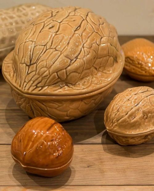 Cutie ceramica nuca, 15 cm, Frutos Secos - BORDALLO PINHEIRO - Image 1