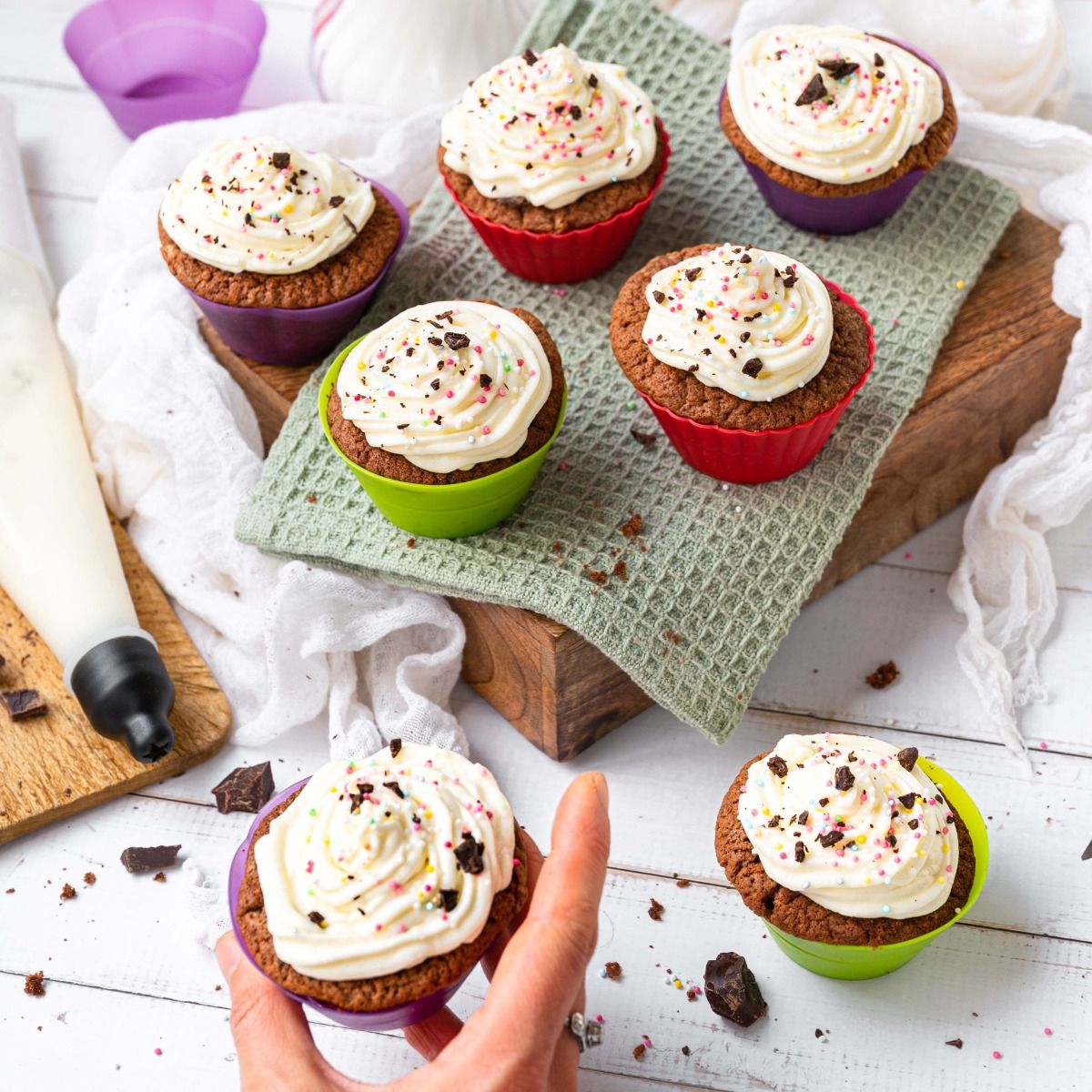 Set 12 cupe din silicon pentru briose, diverse culori - MASTRAD - Image 2