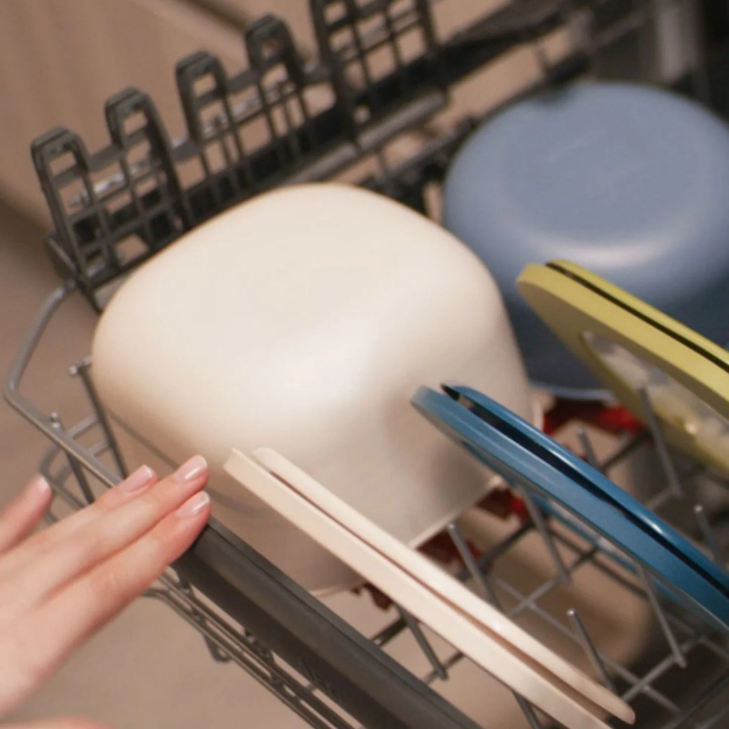 Cutie cu capac pentru depozitare, patrat, 2800 ml, visiniu, Store&More Bio – GUZZINI