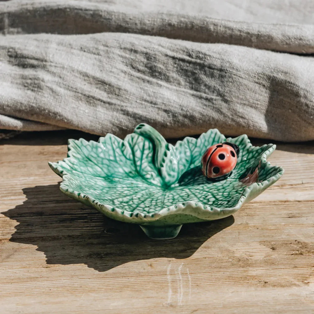 Platou ceramic frunza de cineraria cu gargarita, 14 cm, Folhas do Campo - BORDALLO PINHEIRO - Image 1