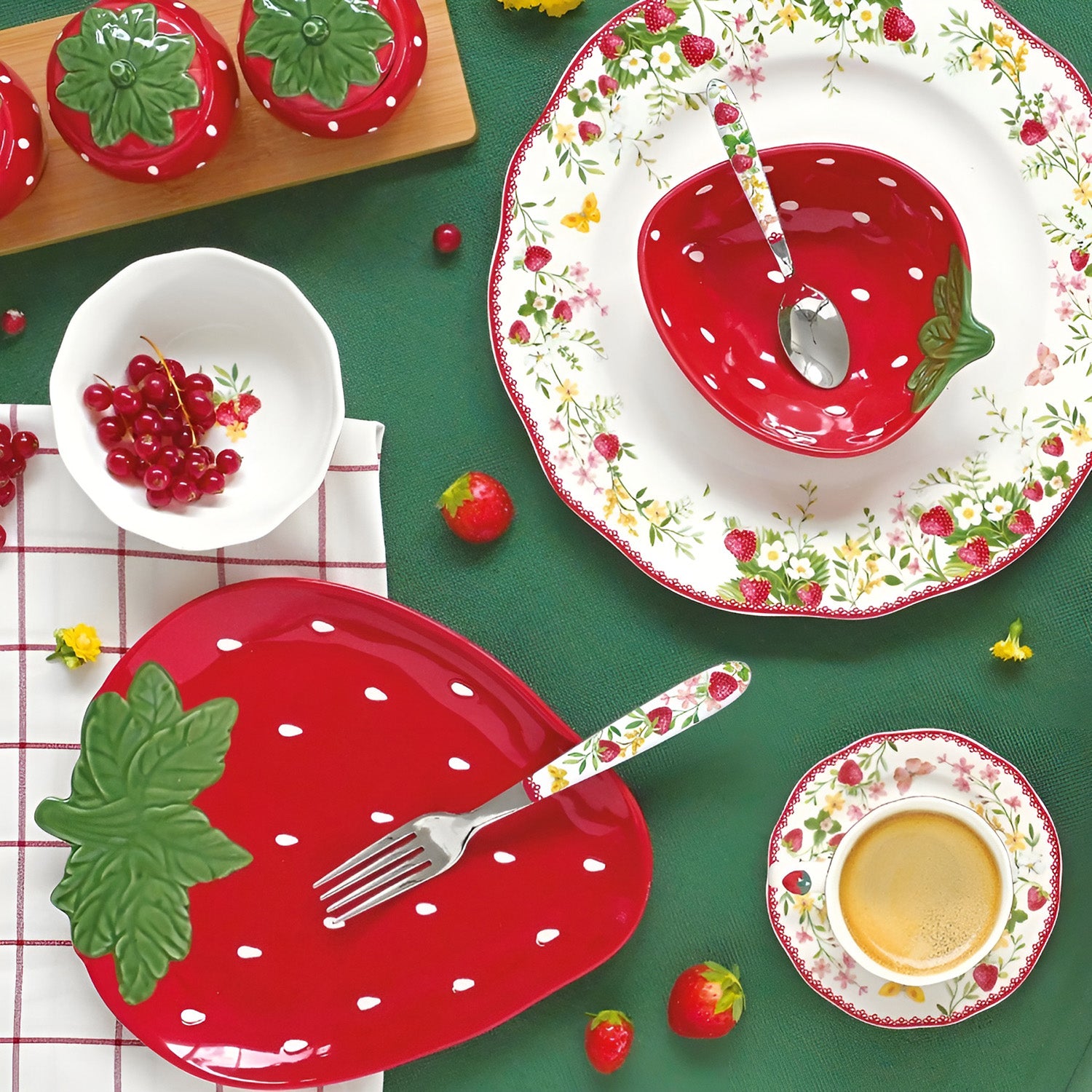 Farfurie decorativa din portelan, 25x21 cm, Strawberry Garden - COOKSHOP SPECIALS